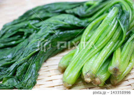茹でたほうれん草 茹でたほうれん草 143358996