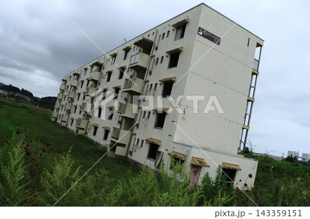 【岩手県陸前高田市】津波被災当時の爪痕が残る下宿定住促進住宅跡 【岩手県陸前高田市】津波被災当時の爪痕が残る下宿定住促進住宅跡 143359151