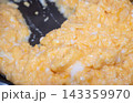 スクランブルエッグ 調理 143359970