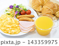 朝食 スクランブルエッグ 143359975
