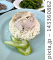 タイ・バンコクの名物グルメ 茹で鶏肉とご飯を合わせたカオマンガイ 143360862