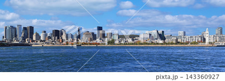 Panoramic view of Montreal skyline in autumn with Saint Lawrence River on the foreground 143360927
