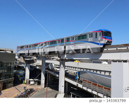 大阪モノレール 南茨木駅付近を走る3000系 大阪モノレール 南茨木駅付近を走る3000系 143363799