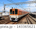 尼崎センタープール前駅を通過する8000系電車 143365621