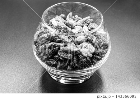 beautiful texture ripe of natural raisins on background 143366095