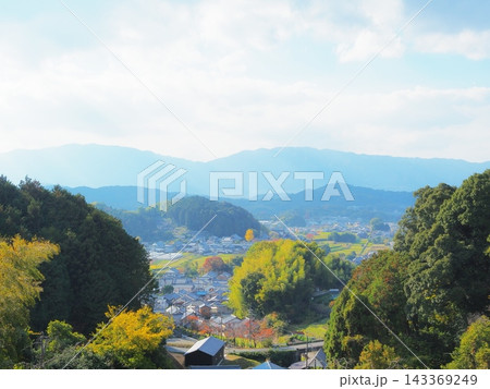 奈良県　岡寺から見る明日香村の景色　11月 143369249