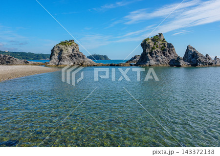 岩手県宮古市 浄土ヶ浜海水浴場の透き通る海と奇岩 東日本大震災被災地の海岸風景 岩手県宮古市 浄土ヶ浜海水浴場の透き通る海と奇岩 東日本大震災被災地の海岸風景 143372138