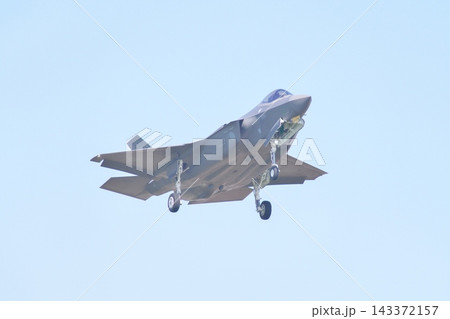 着陸態勢の航空自衛隊のF-35A 着陸態勢の航空自衛隊のF-35A 143372157