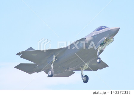 着陸態勢の航空自衛隊のF-35A 着陸態勢の航空自衛隊のF-35A 143372335