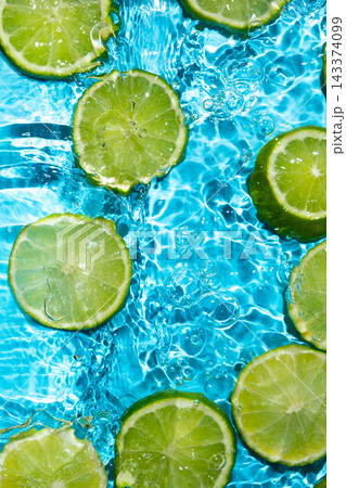 Juicy Lime Slices in Water from Above Juicy Lime Slices in Water from Above 143374099