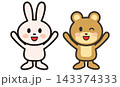バンザイして喜ぶうさぎとクマのかわいい動物キャラクターイラスト 143374333