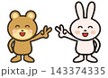 笑顔でピースをするうさぎとクマのかわいい動物キャラクターイラスト 143374335