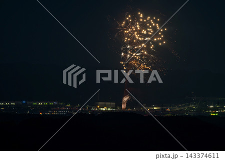 夜空を鮮やかに染め上げる静岡県袋井市のふくろい遠州の花火大会(静岡県) 夜空を鮮やかに染め上げる静岡県袋井市のふくろい遠州の花火大会(静岡県) 143374611
