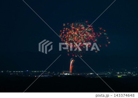 夜空を鮮やかに染め上げる静岡県袋井市のふくろい遠州の花火大会(静岡県) 夜空を鮮やかに染め上げる静岡県袋井市のふくろい遠州の花火大会(静岡県) 143374648