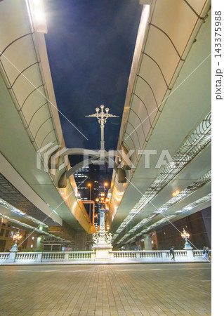 夜の日本橋 日本国道路元標と首都高速 夜の日本橋 日本国道路元標と首都高速 143375988