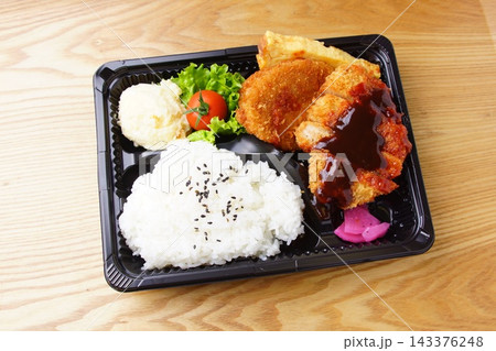 とんかつ弁当 143376248