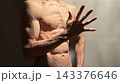 ⁠引き締まった腹筋と胸筋を持つ細マッチョな男性のパーツ写真⁠ 143376646