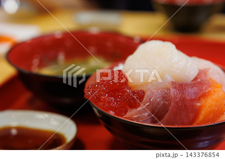 八戸市魚菜小売市場|パック刺身を選んで味わう海鮮朝食 八戸市魚菜小売市場|パック刺身を選んで味わう海鮮朝食 143376854