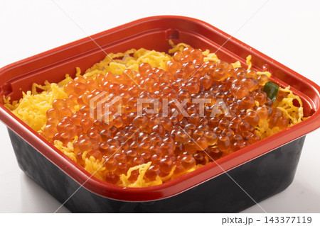 ます　いくら丼　［ロシア産　鱒卵］ 143377119
