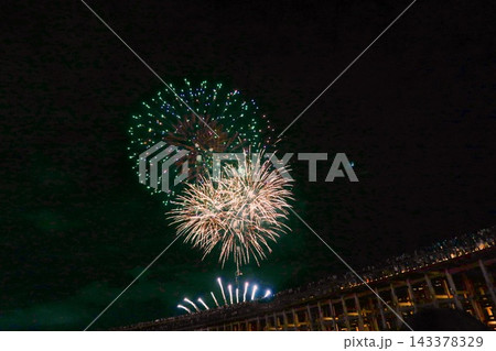 大阪・関西万博(EXPO2025)の夜景、ウォータープラザ、花火 143378329