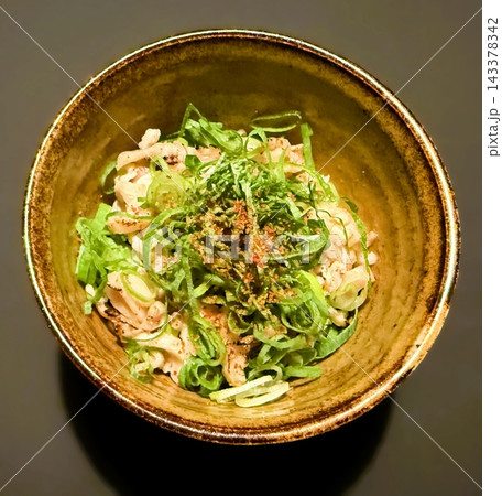 鶏皮ぽん酢 鶏皮の炙り 酒の肴 鶏皮ぽん酢 鶏皮の炙り 酒の肴 143378342