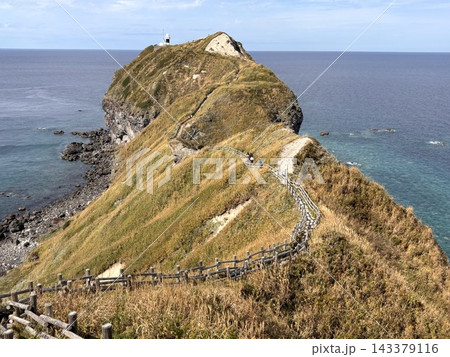 十月、九月、十一月、初秋、秋の北海道、積丹半島、神威岬、カムイ岬にて秋の訪れと積丹ブルーの海を眺める 十月、九月、十一月、初秋、秋の北海道、積丹半島、神威岬、カムイ岬にて秋の訪れと積丹ブルーの海を眺める 143379116