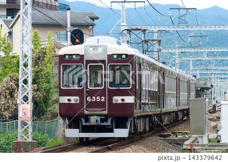阪急6300系ラストラン 嵐山線上桂へ向かう最後の1編成 阪急6300系ラストラン 嵐山線上桂へ向かう最後の1編成 143379642