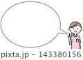 指をさす介護スタッフ　指差し　ふきだし 143380156