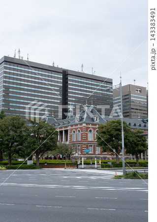 小雨の降る桜田門交差点周辺の風景 小雨の降る桜田門交差点周辺の風景 143383491