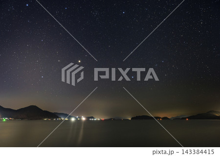 瀬戸内の冬の星景 未明の空に昇る春の星座 瀬戸内の冬の星景 未明の空に昇る春の星座 143384415