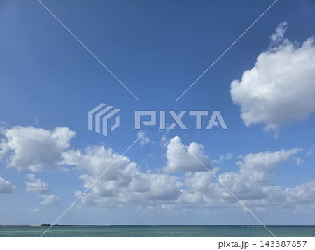 青い海と空 143387857