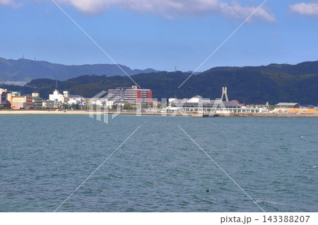 淡路島 洲本の大浜海岸から眺めた洲本港(兵庫県洲本市) 淡路島 洲本の大浜海岸から眺めた洲本港(兵庫県洲本市) 143388207