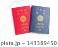 パスポート - パスポート（10年用と5年用）を用意して、海外旅行を計画しているイメージ 143389450
