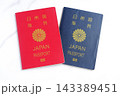 パスポート - パスポート（10年用と5年用）を用意して、海外旅行を計画しているイメージ 143389451