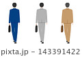 サラリーマンの歩く後ろ姿（全身）｜カバン、ビジネスマン、日本人のセット 143391422