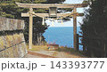 海を望む神社の鳥居と日本海の風景 143393777