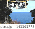 海を望む神社の鳥居と日本海の風景 143393778