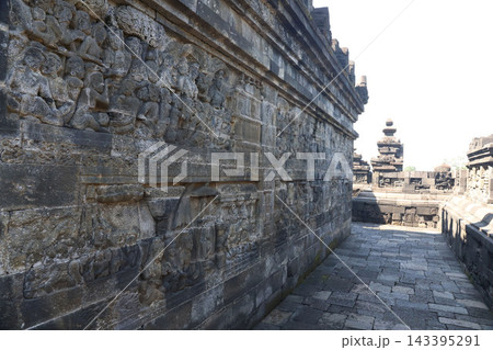 インドネシア ジャワ島 ジョグジャカルタ ボロブドゥール寺院 世界遺産 世界三大仏教遺跡 インドネシア ジャワ島 ジョグジャカルタ ボロブドゥール寺院 世界遺産 世界三大仏教遺跡 143395291