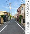 日本の閑静な住宅街の街並み 143400047