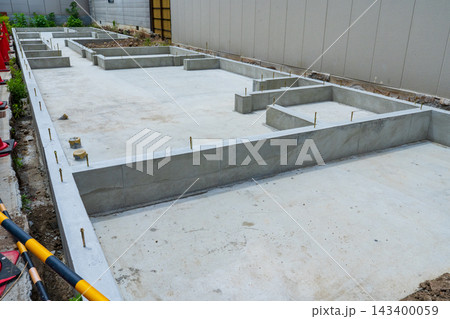 住宅の基礎工事現場　ベタ基礎 143400059
