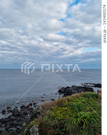 This is the seascape of Jeju Island seen from the hill. 143400374