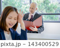 面接イメージ　面接官　就活 143400529