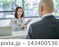 面接官　面接イメージ　再就職　シニア 143400530