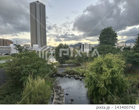 街の中の河川 街の中の河川 143400742
