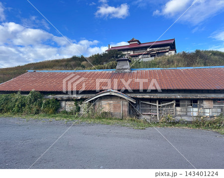 旧近江家番屋 正面 北海道小樽市 秋 旧近江家番屋 正面 北海道小樽市 秋 143401224