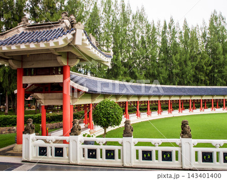 Chinese style garden corridor in the park Chinese style garden corridor in the park 143401400