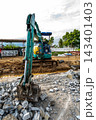 The excavator is demolishing the old building 143401403