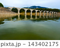 滅びゆく鉄道遺構のタウシュベツ川橋梁跡 143402175