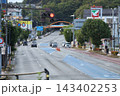 【朝】地方都市の幹線道路 143402253