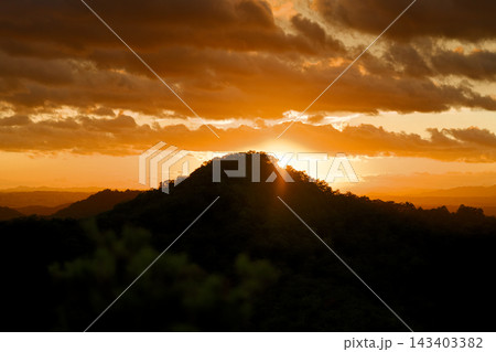 山と夕焼け 山と夕焼け 143403382